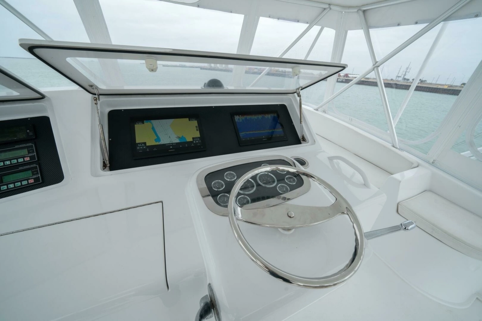 2005 Viking 52 Convertible 