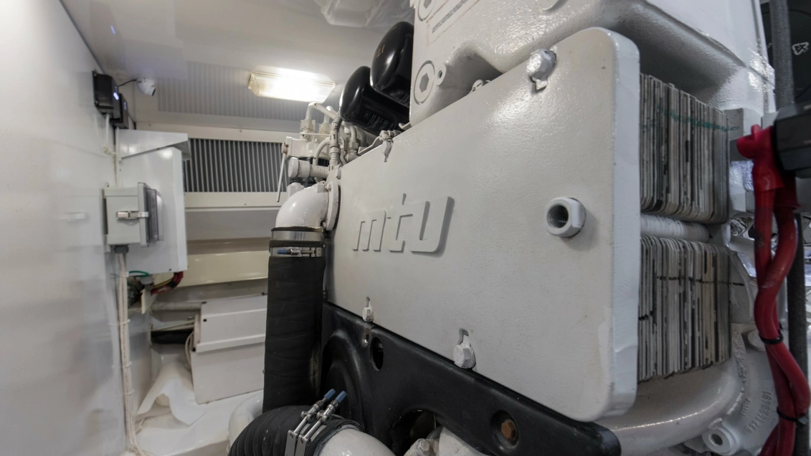 2005 61 Viking Enclosed Bridge Kelkat Engine Room (11)