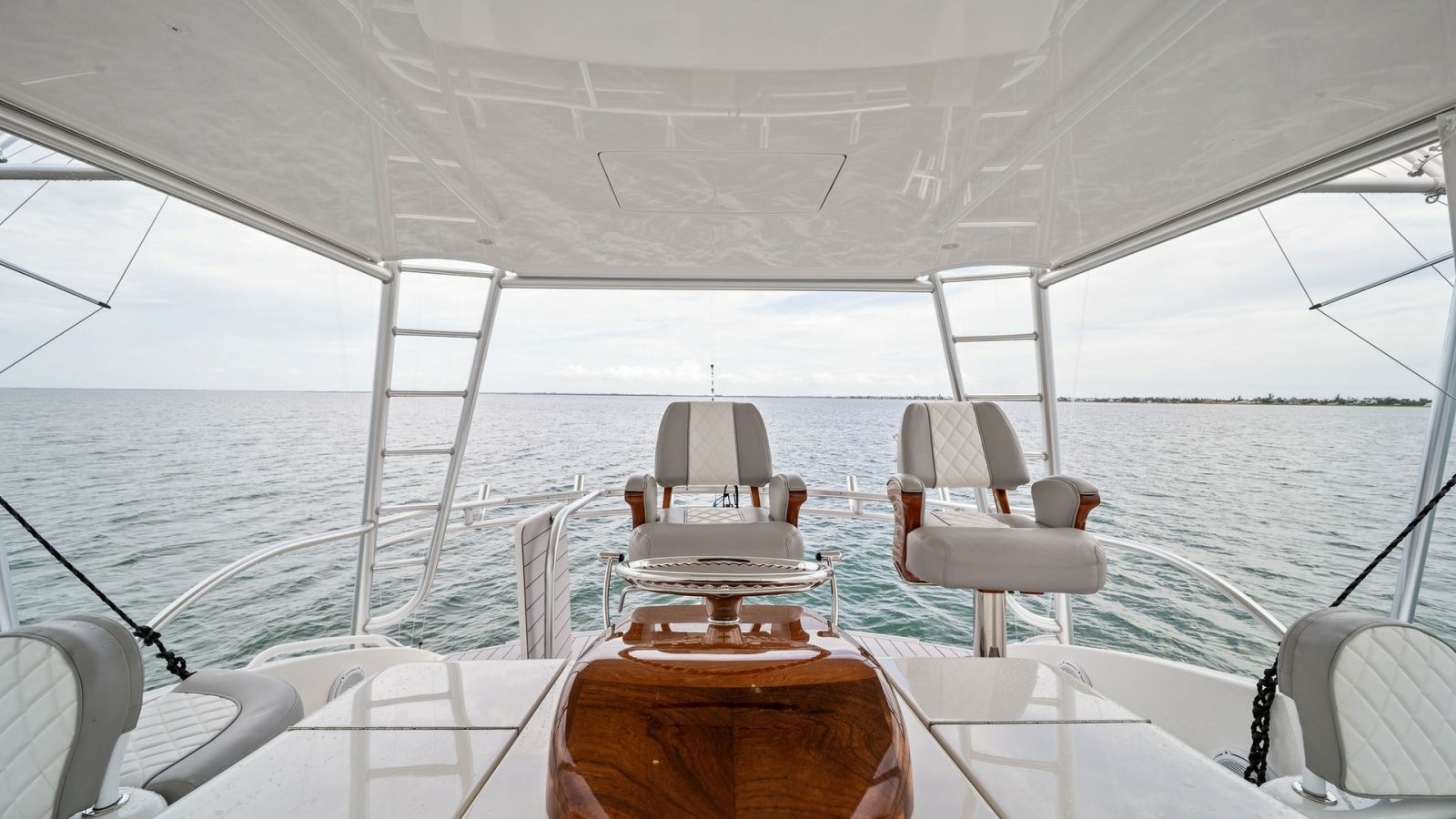 Flybridge Helm with Seating Area