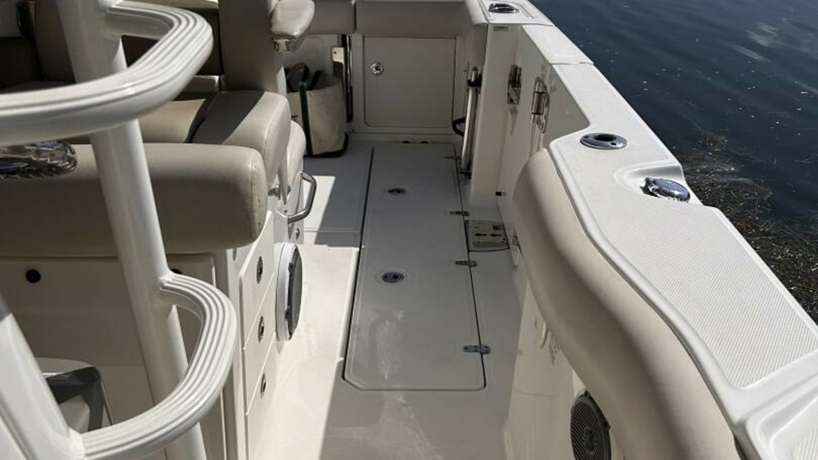33' 2017 Boston Whaler 330 Outrage