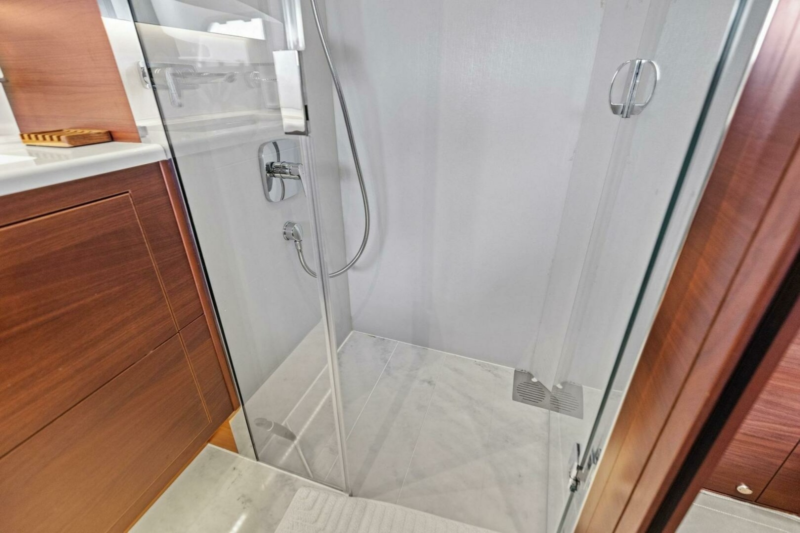 75' 2018 Princess Y75 Motor Yacht