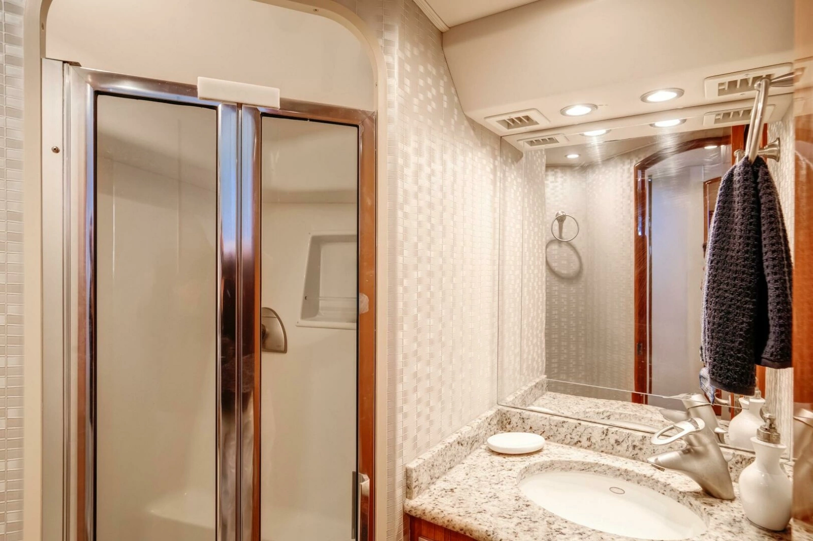 Viking 64 - High Life -