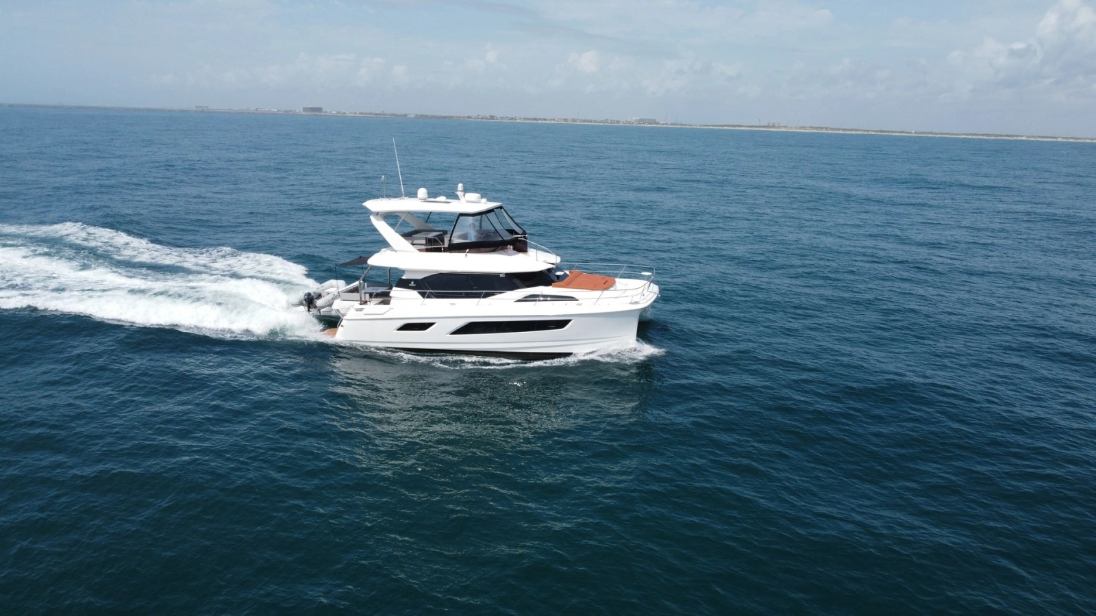 Aquila 44 CAT Exterior Running View