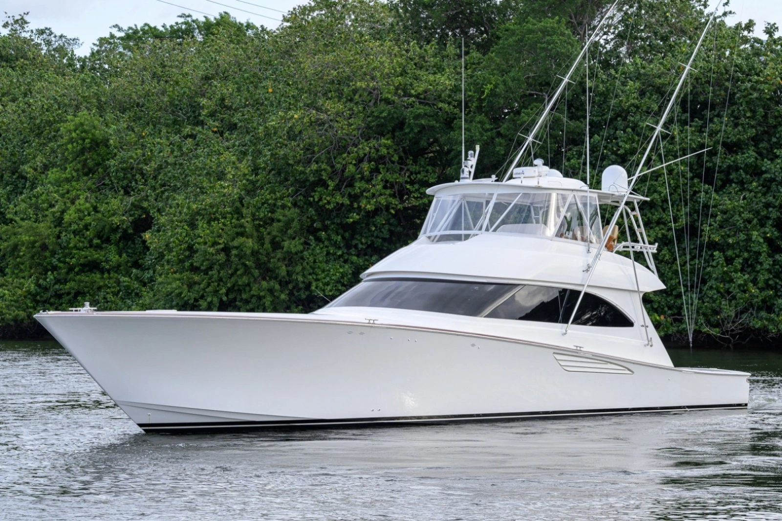 Viking 70 DESPERADO - Port Bow Profile