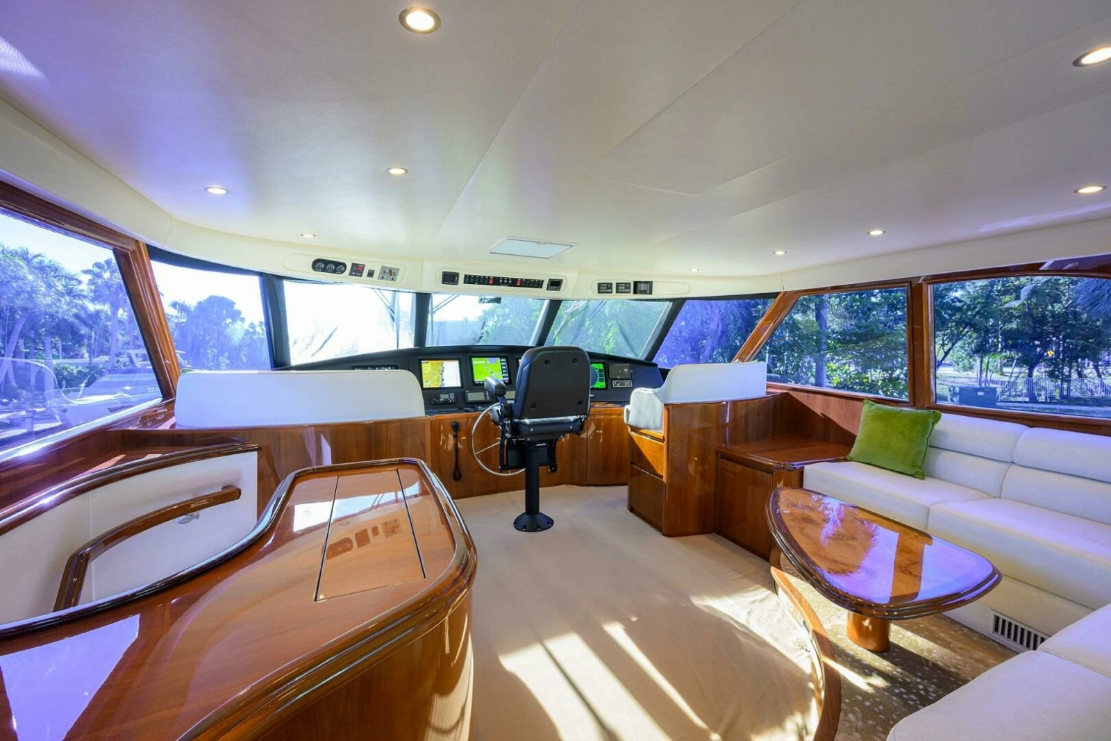 Helm Station