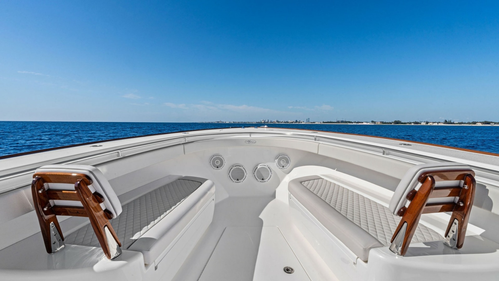 Spacious Bow Seating Area