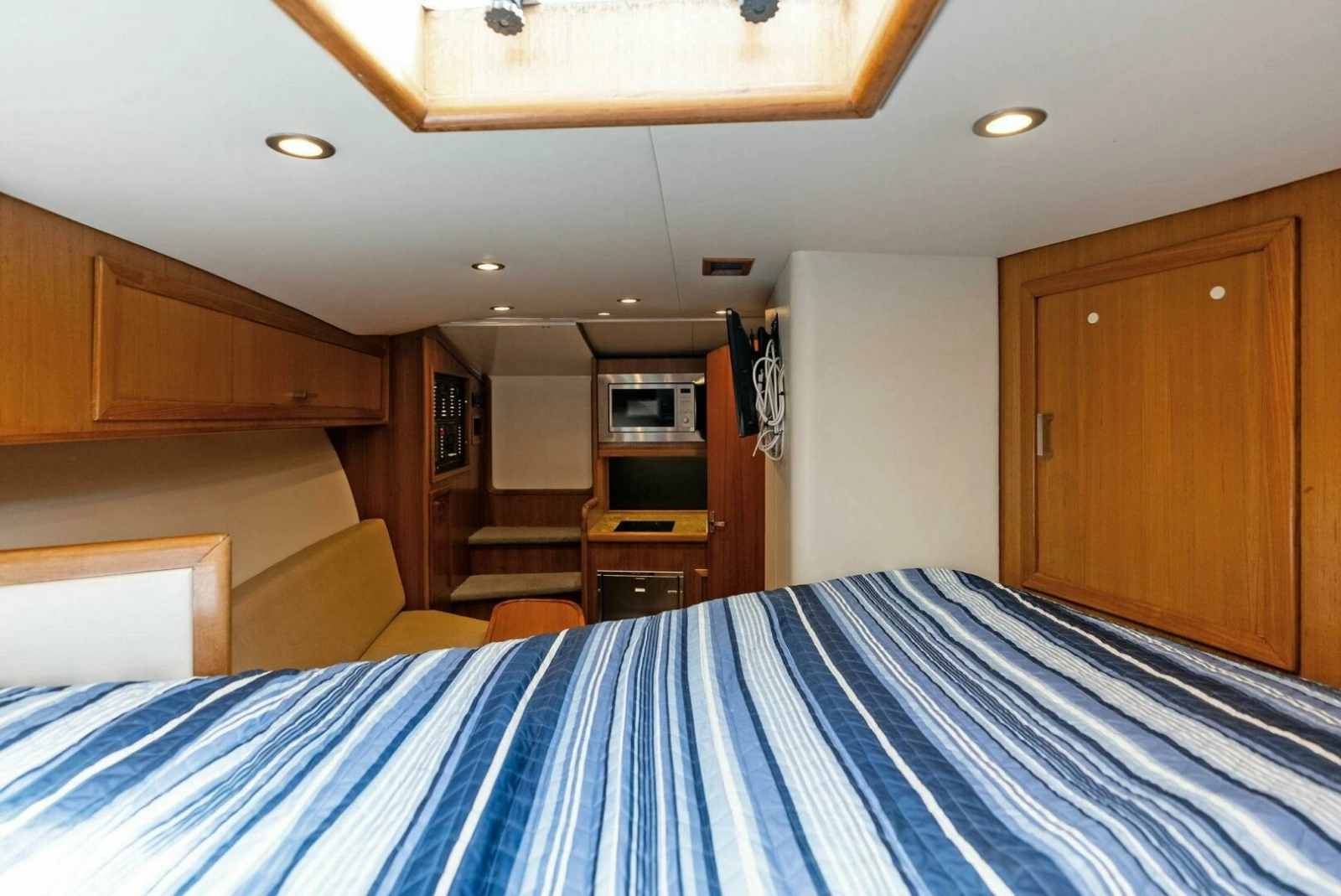 2018 Custom Carolina 35 Express photo 36