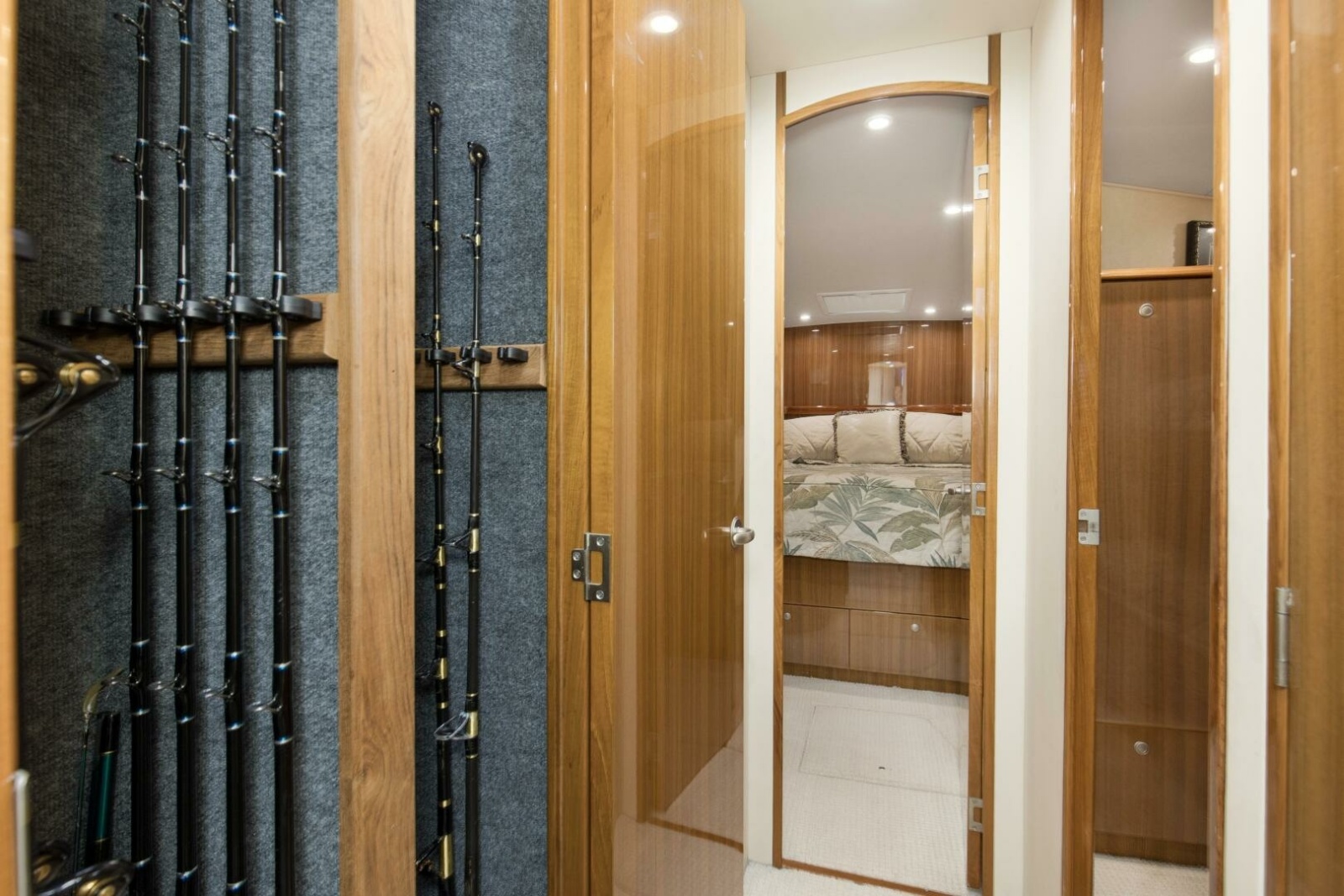 64' 2007 Viking 64 Enclosed Bridge