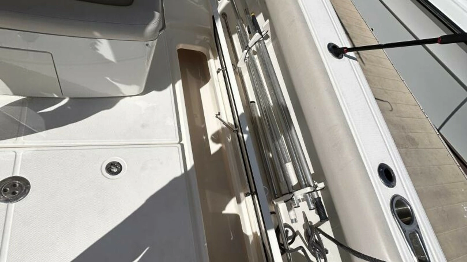 2017 33 Boston Whaler 330 Outrage Stb In Deck Fishbox (1)