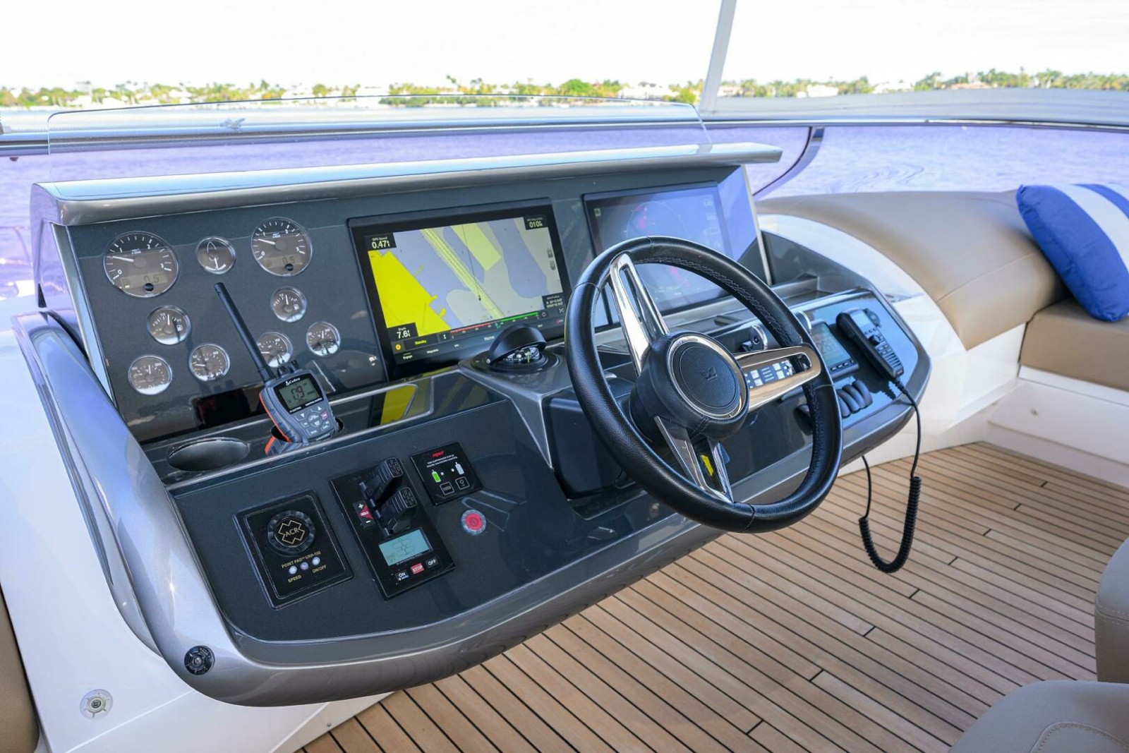 Princess Y78 - Janie II -  Bridge Helm