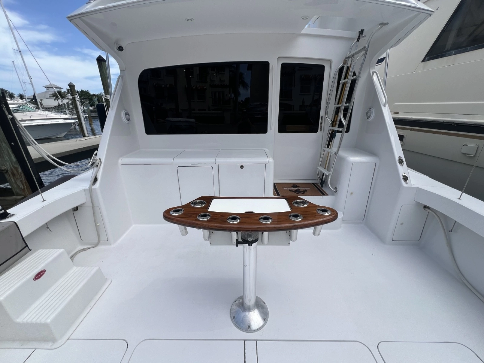 Viking 52 LET IT RAIN - Cockpit