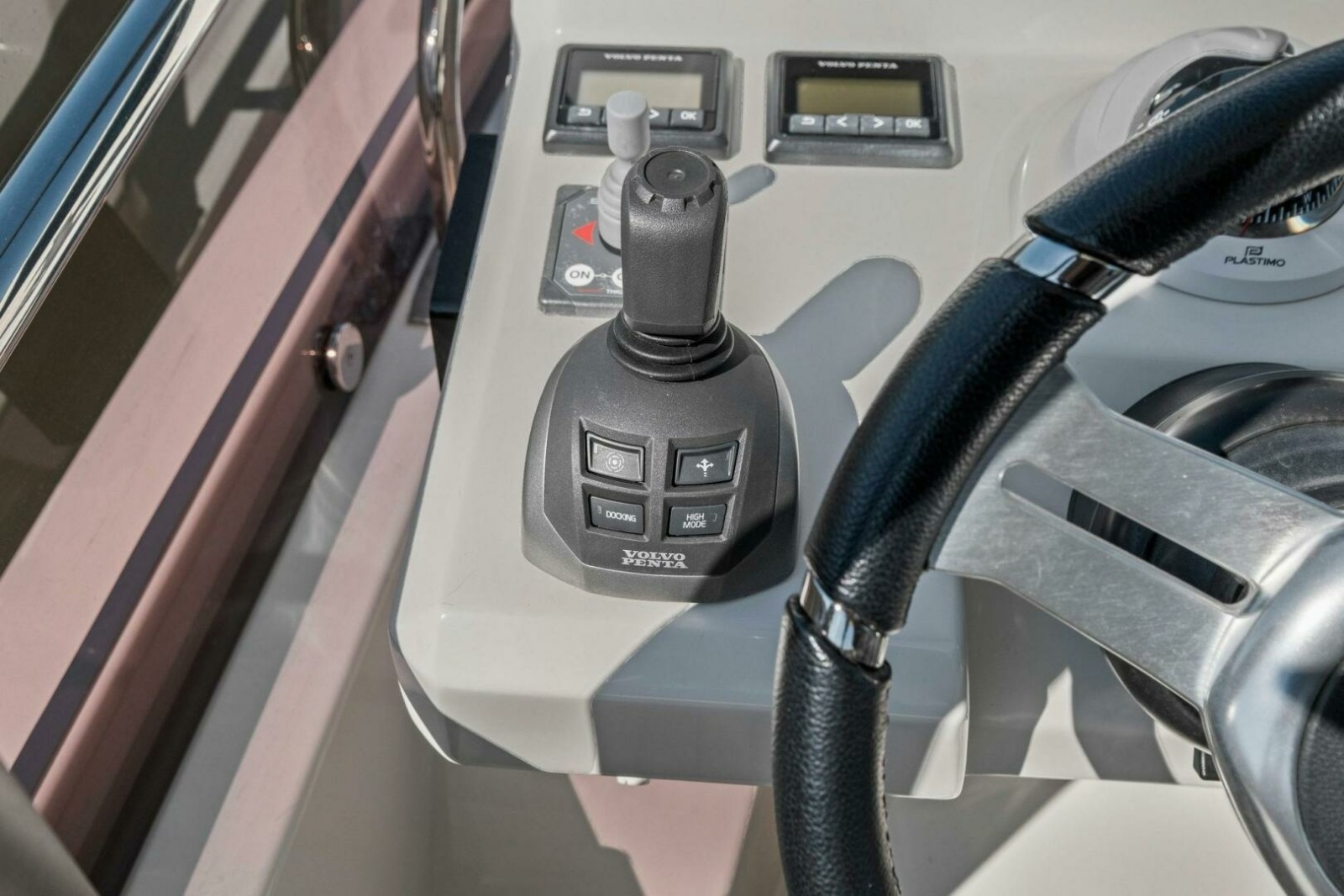 52' 2022 Prestige 520 Flybridge