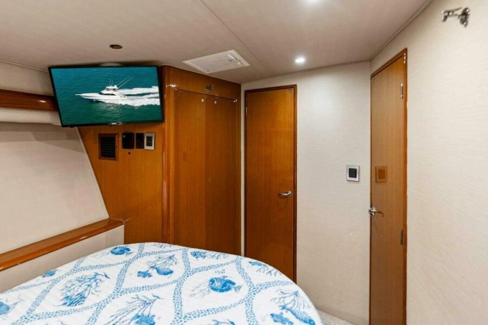 2003 Viking 48 Convertible photo 34