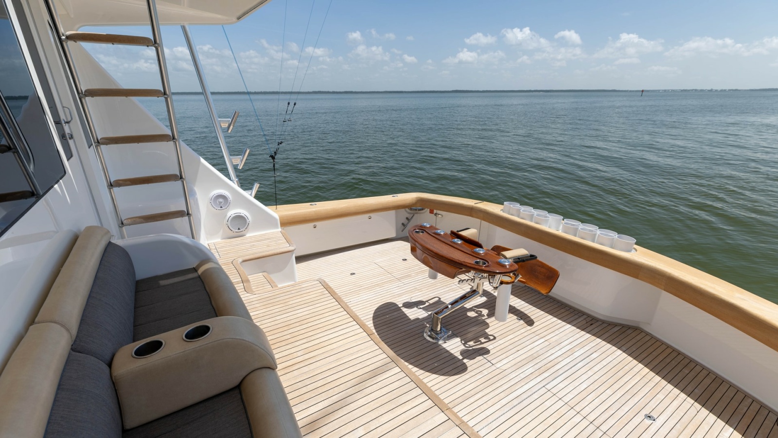 80' 2016 Viking 80 Convertible