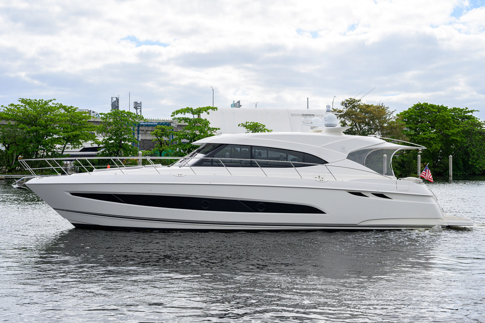 2019 Riviera 5400 Sport Yacht