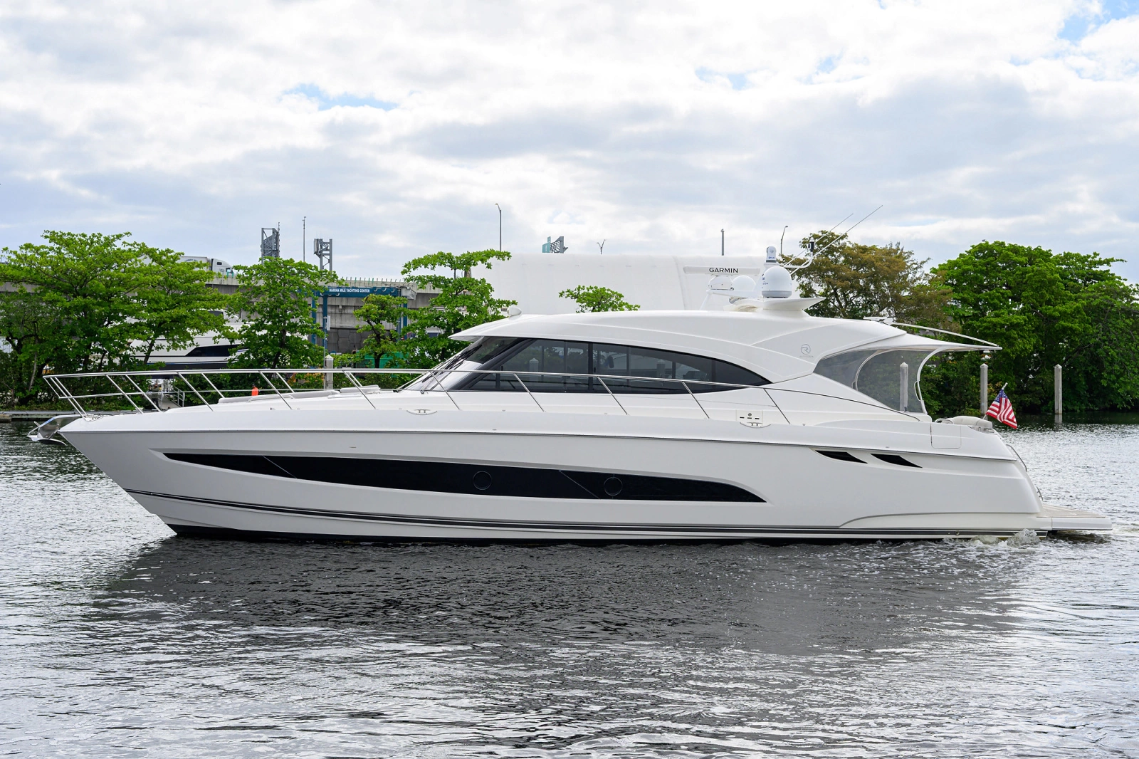 2019 Riviera 5400 Sport Yacht