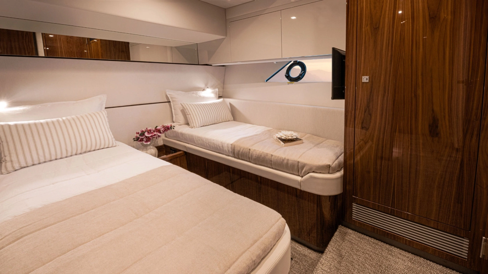 645 SUV 65ft Riviera Yacht For Sale