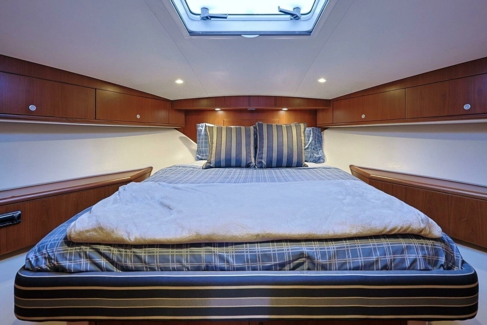 2012 Cabo 40 Express 