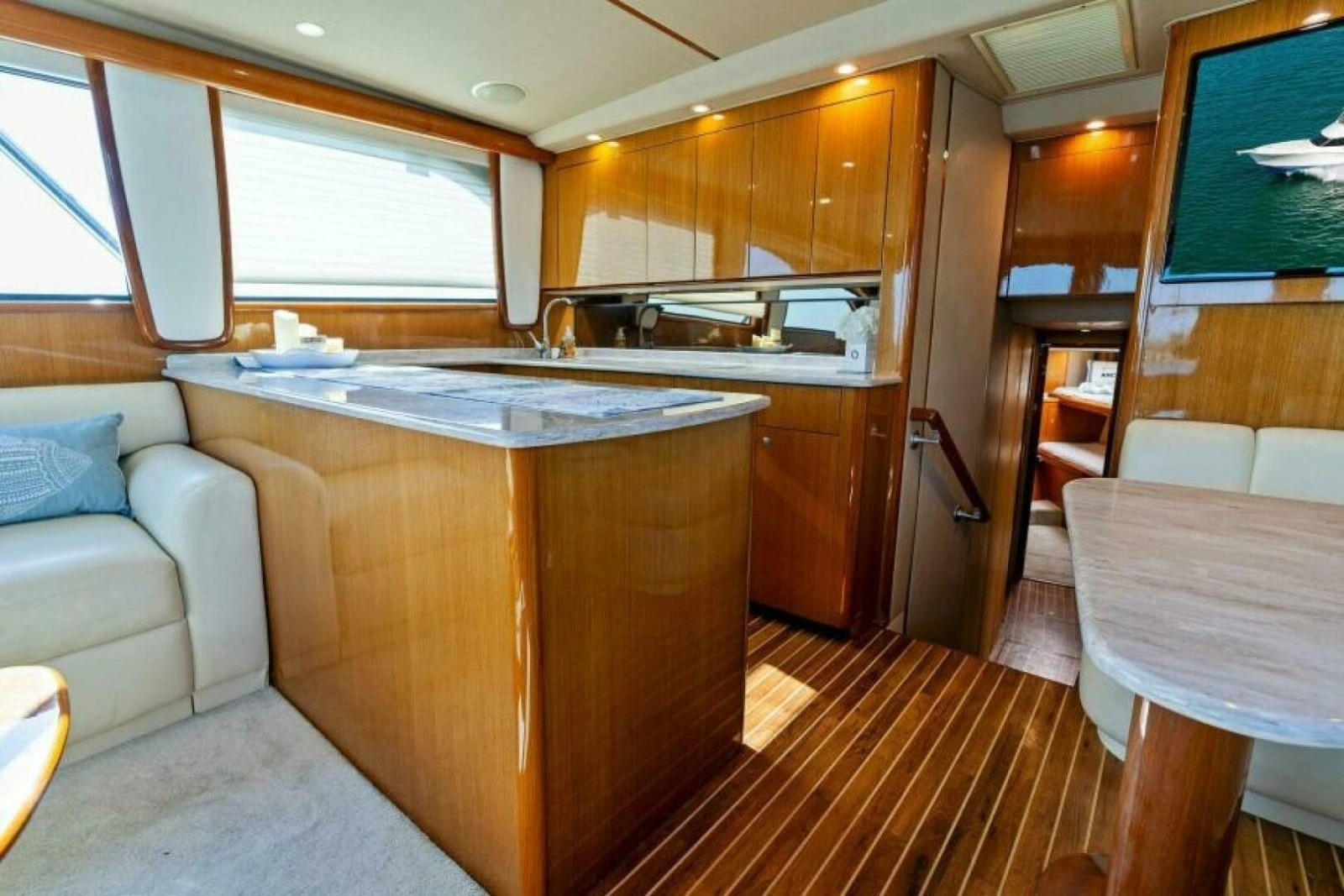 2003 Viking 48 Convertible photo 24