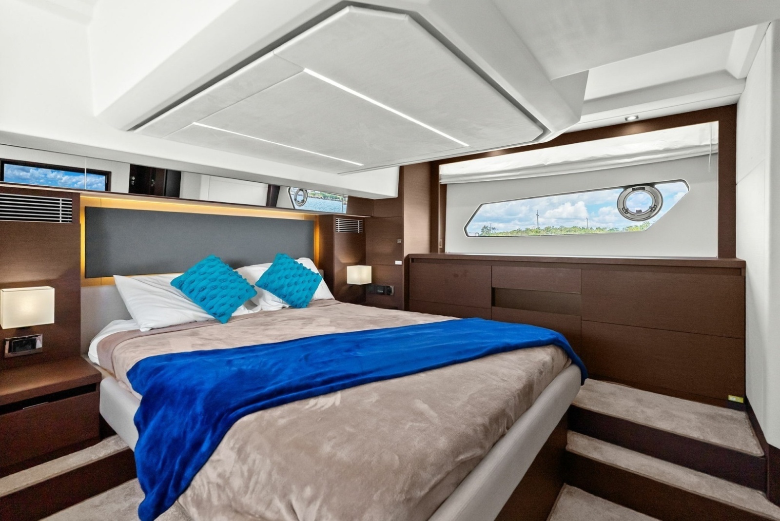 2020 Prestige 460 Flybridge