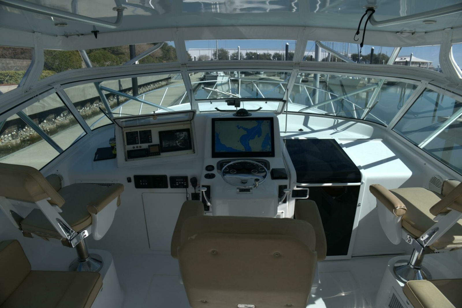 43' 2002 Viking 43 Open