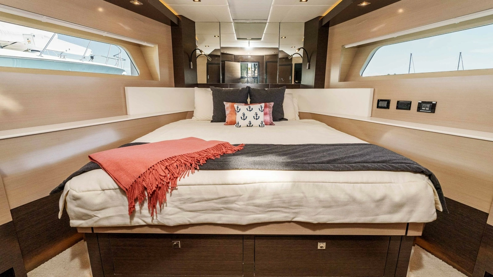 2017 Cruisers 60 Cantius 'Rising Star' - Cozy Forward VIP Stateroom