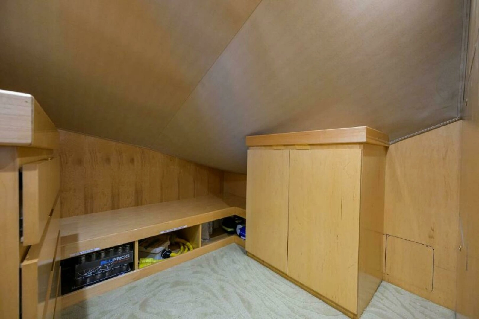 Viking 82 BLU FROG - Pantry
