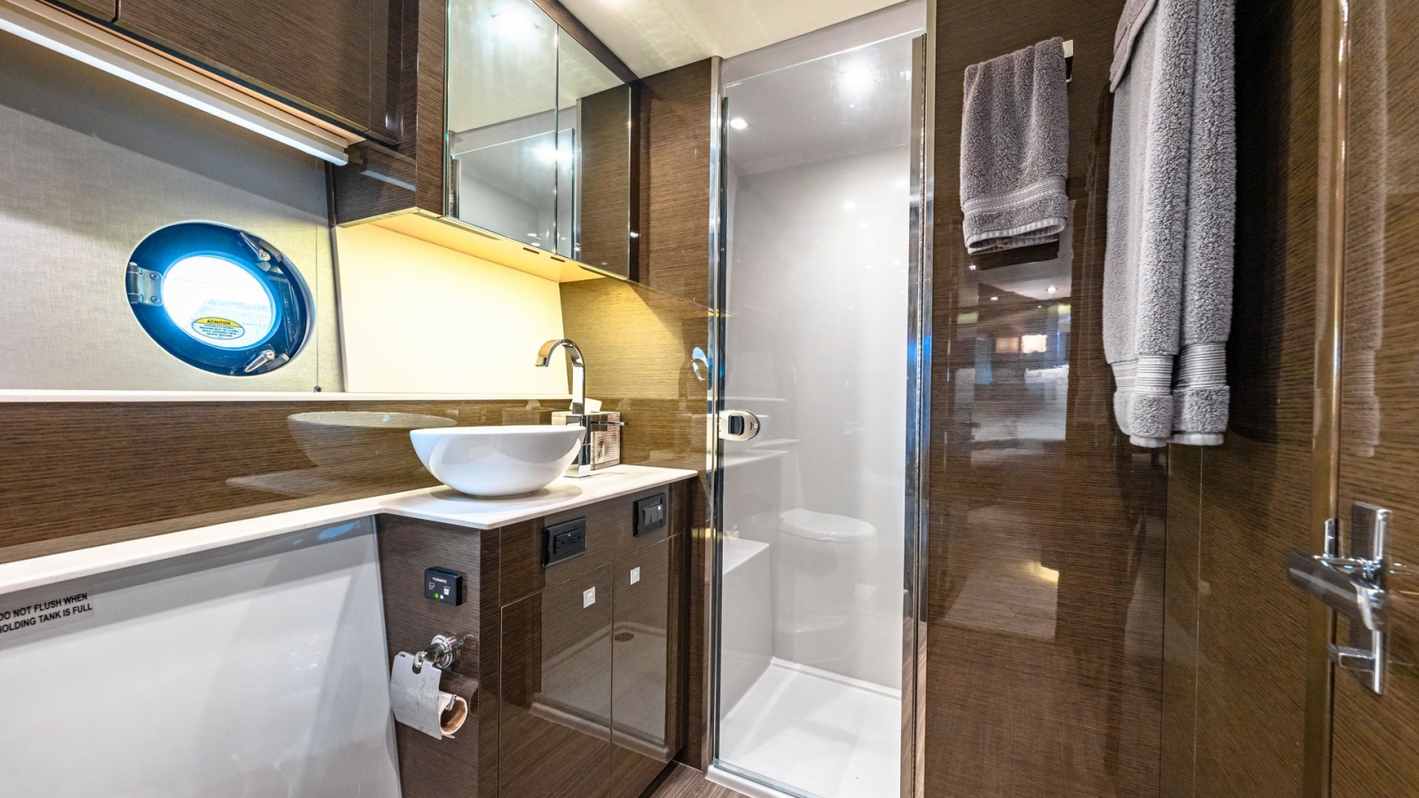 Luxurious Bathroom with Shower
