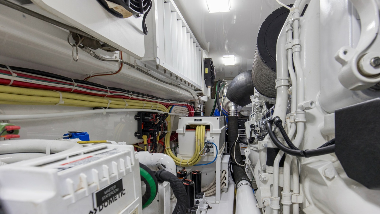 2020 68 Viking Convertible Gunpowder Engine Room (8)