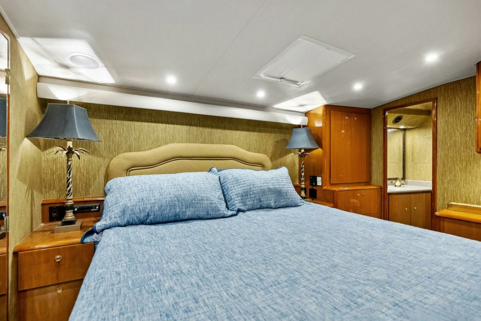 2002 Viking 65 Convertible photo 29
