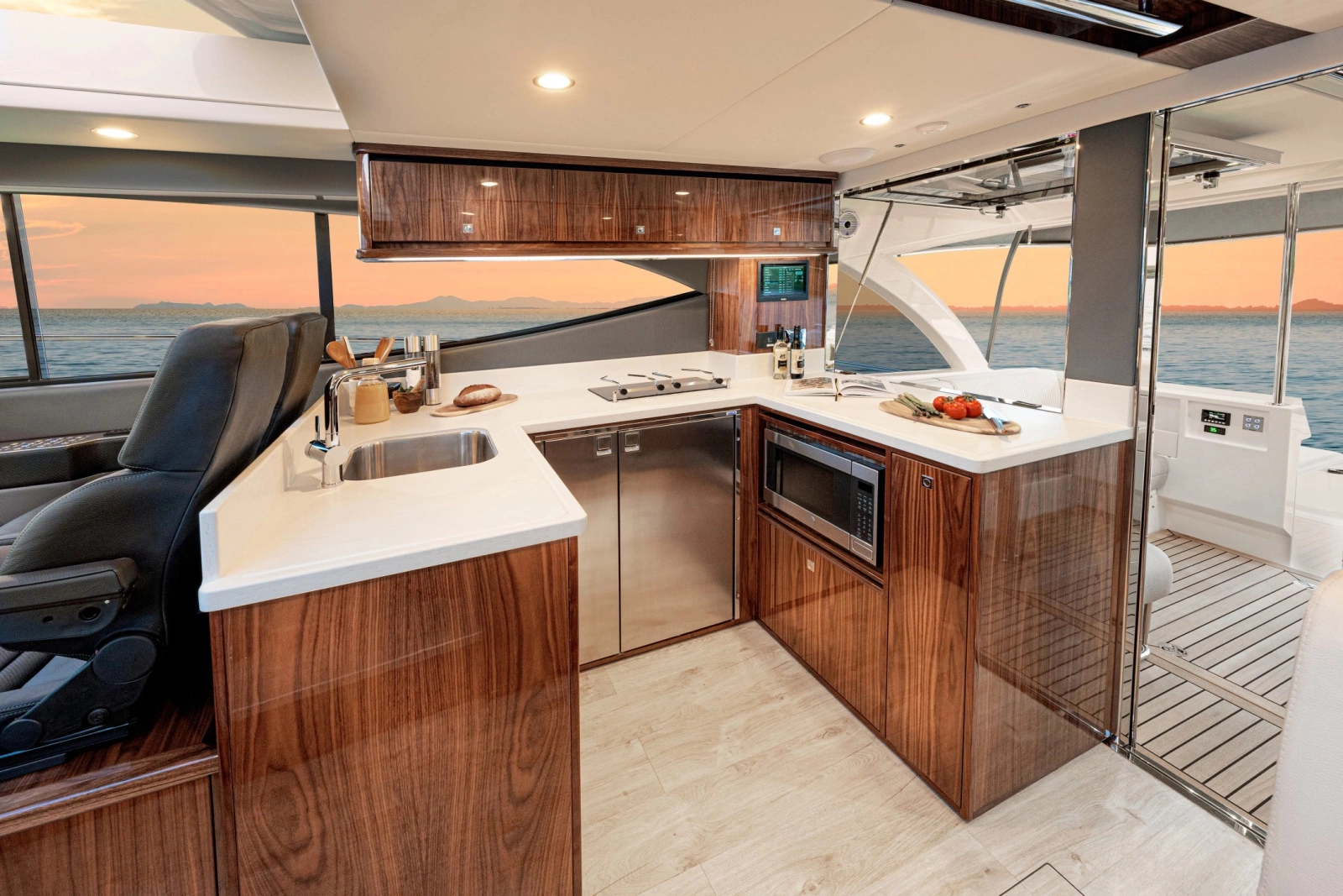 465 SUV 46ft Riviera Yacht For Sale