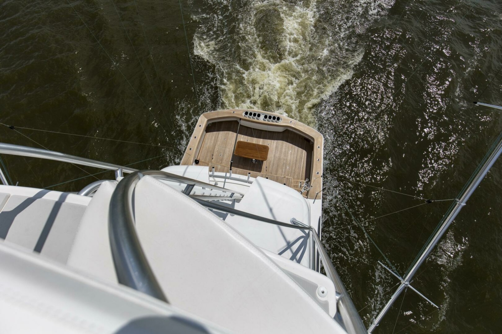 92' 2016 Viking 92 Enclosed Bridge
