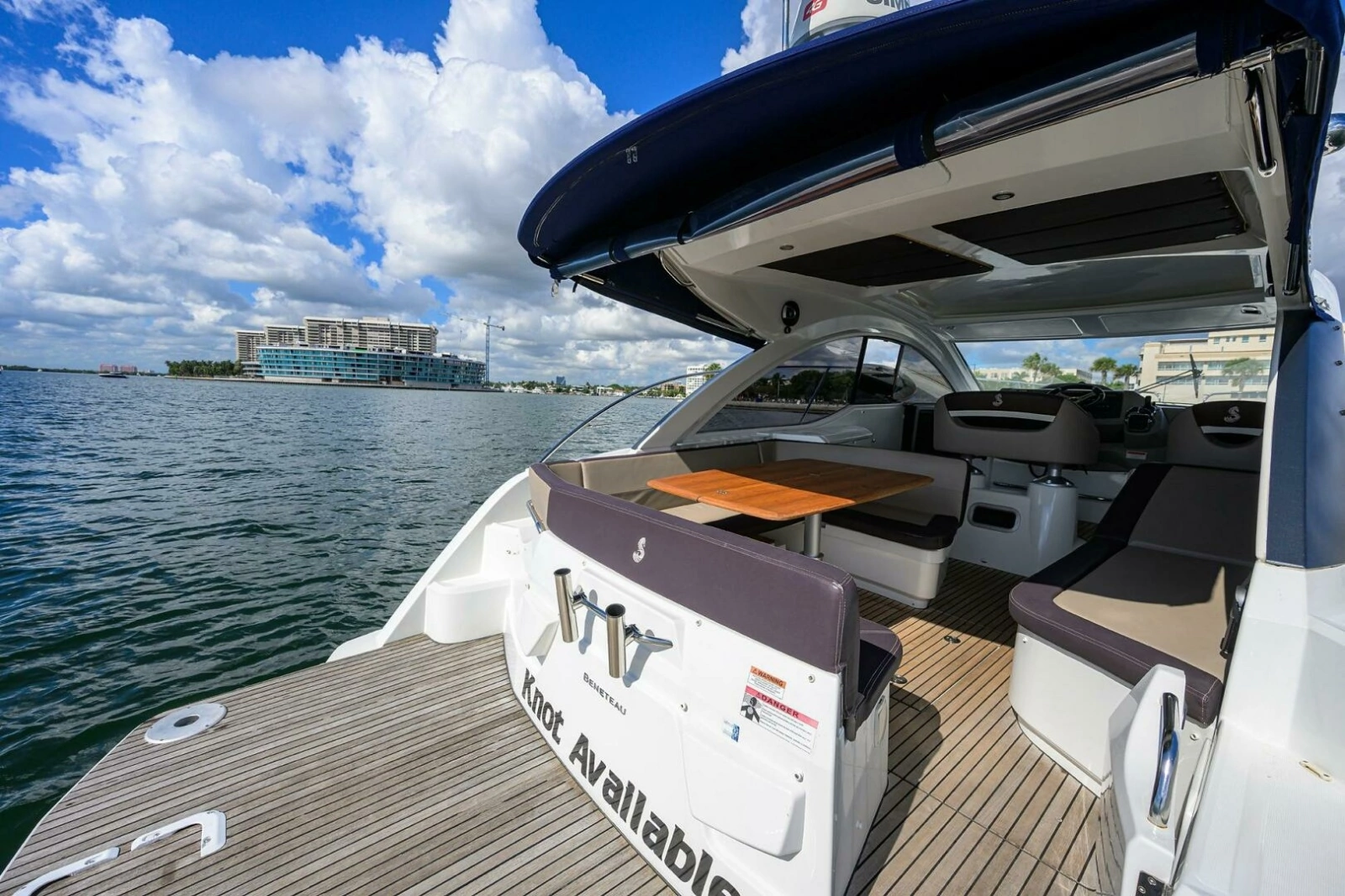 Beneteau 38 GT - Transom