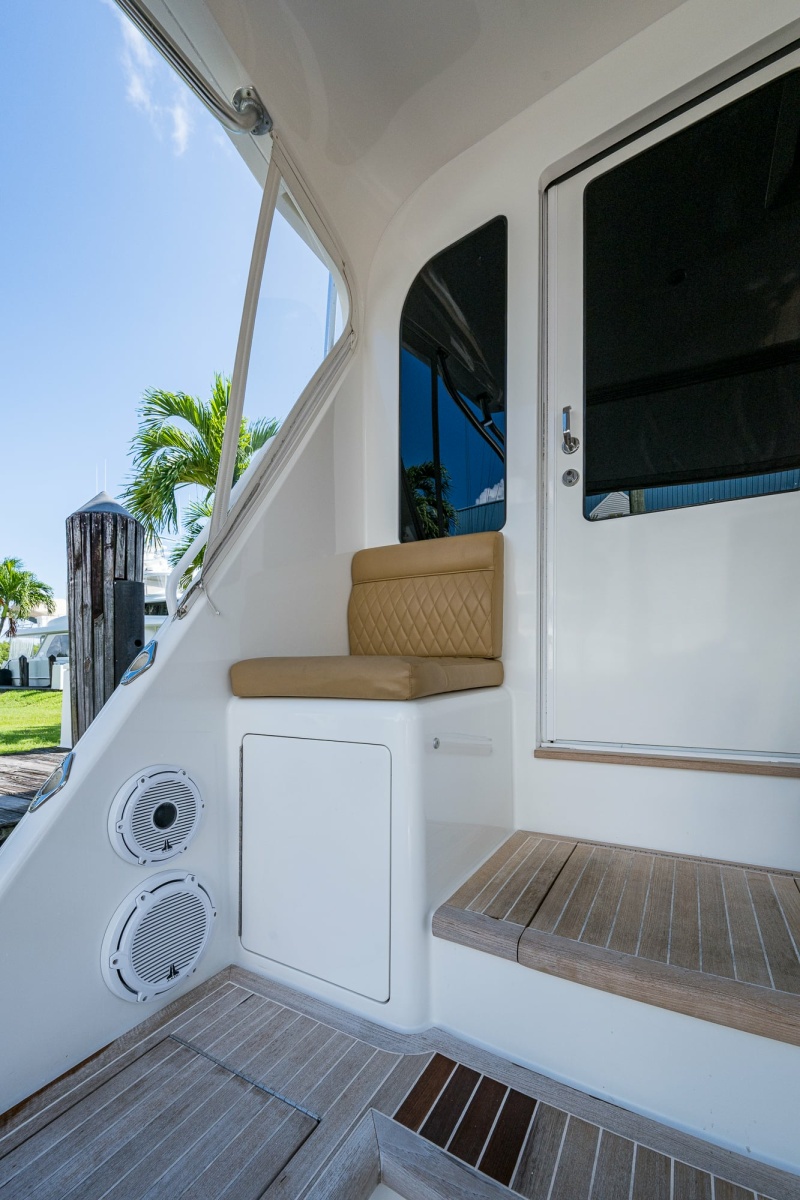 2011 Viking 76 Enclosed Bridge