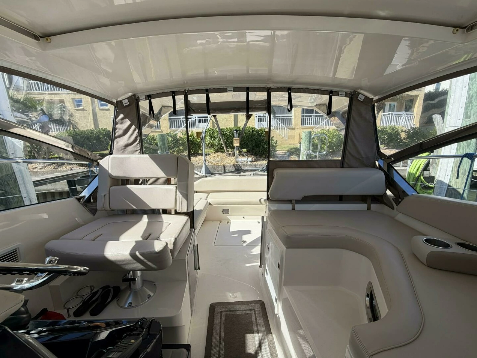 2014 Pursuit F350 - Helm