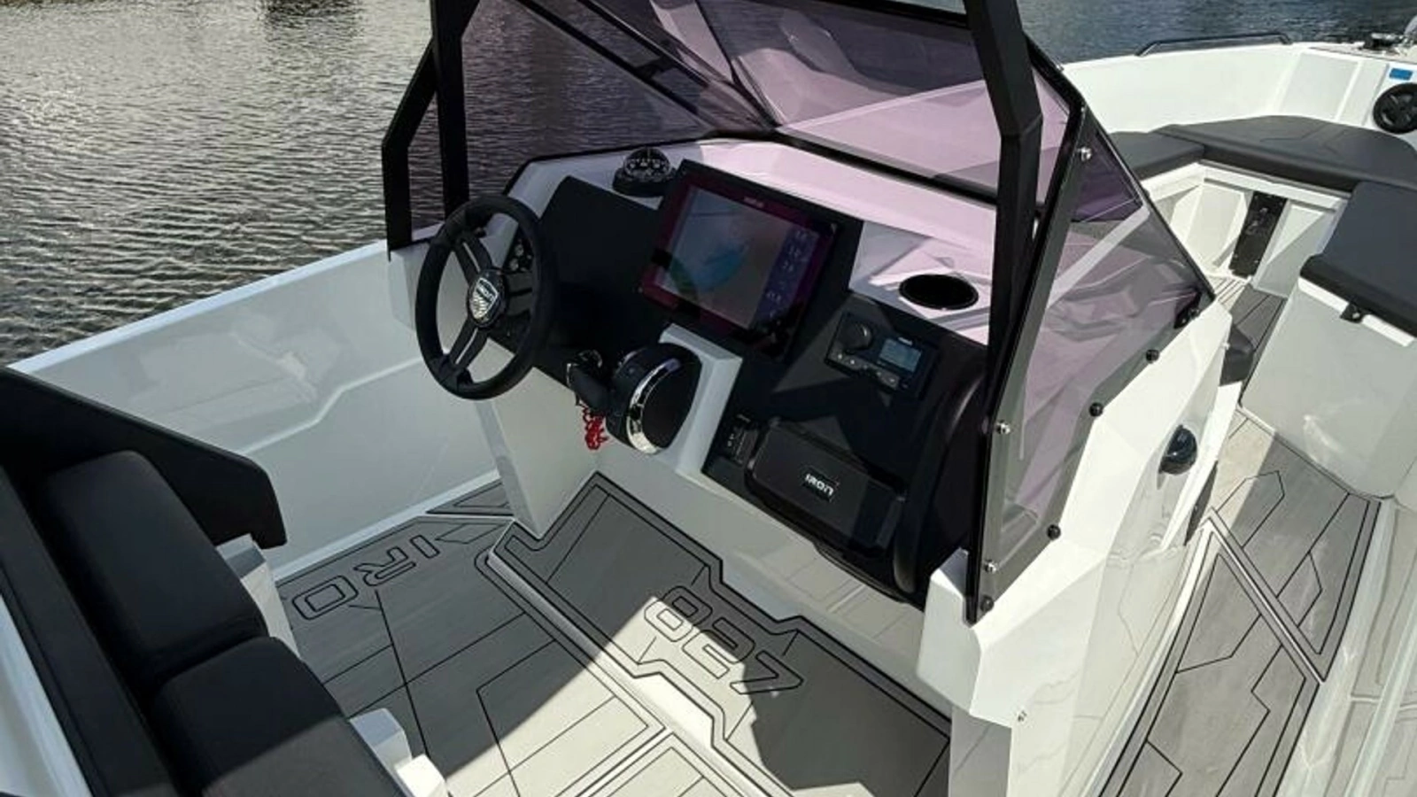 2024 Iron 27 Center Console