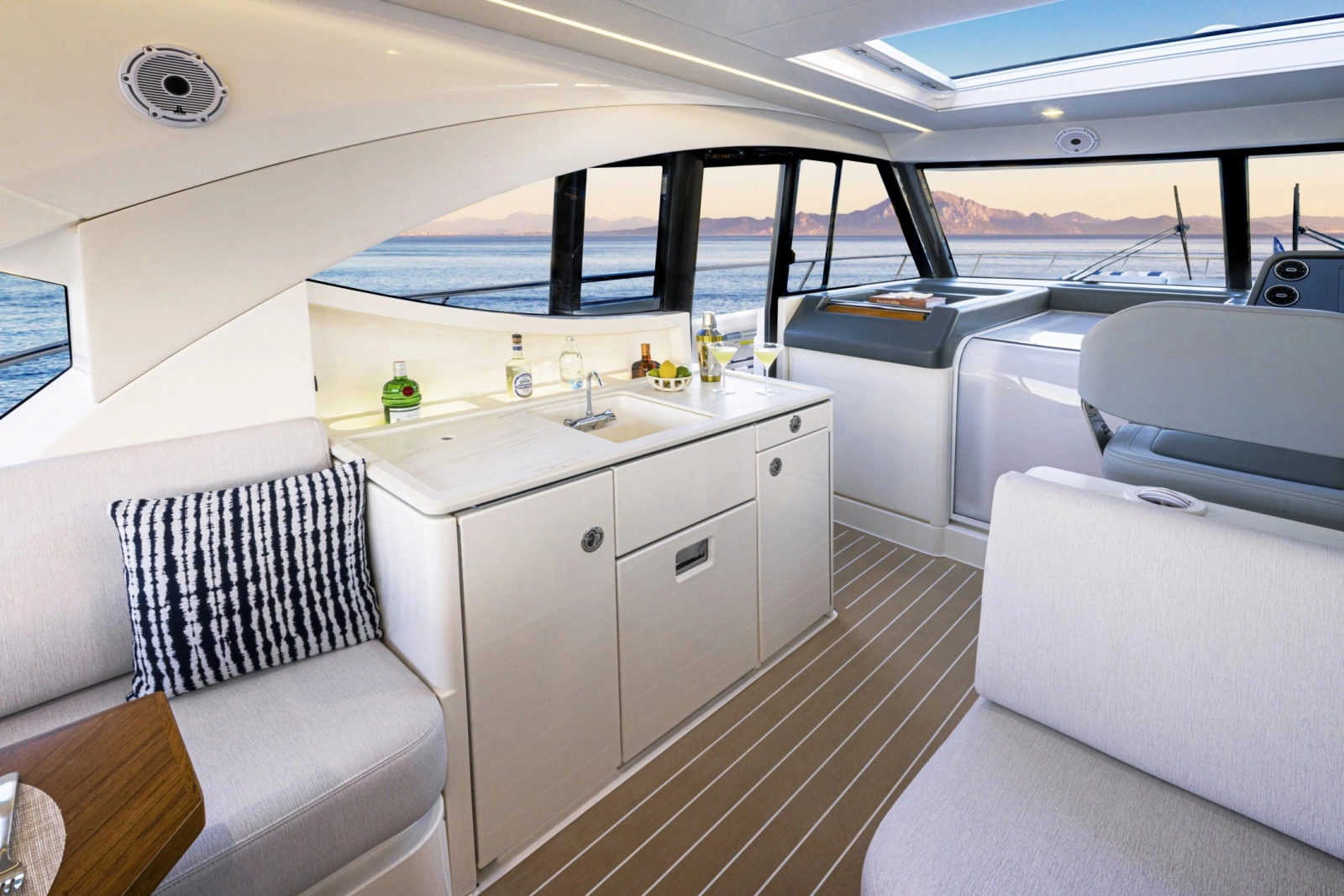 4300 Sports Express 43ft Riviera Yacht For Sale