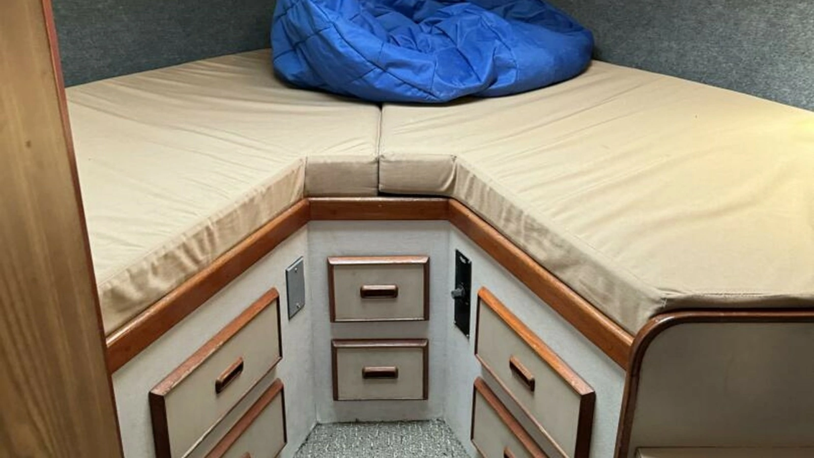 1983 Bertram 385 Convertible Cast Off II