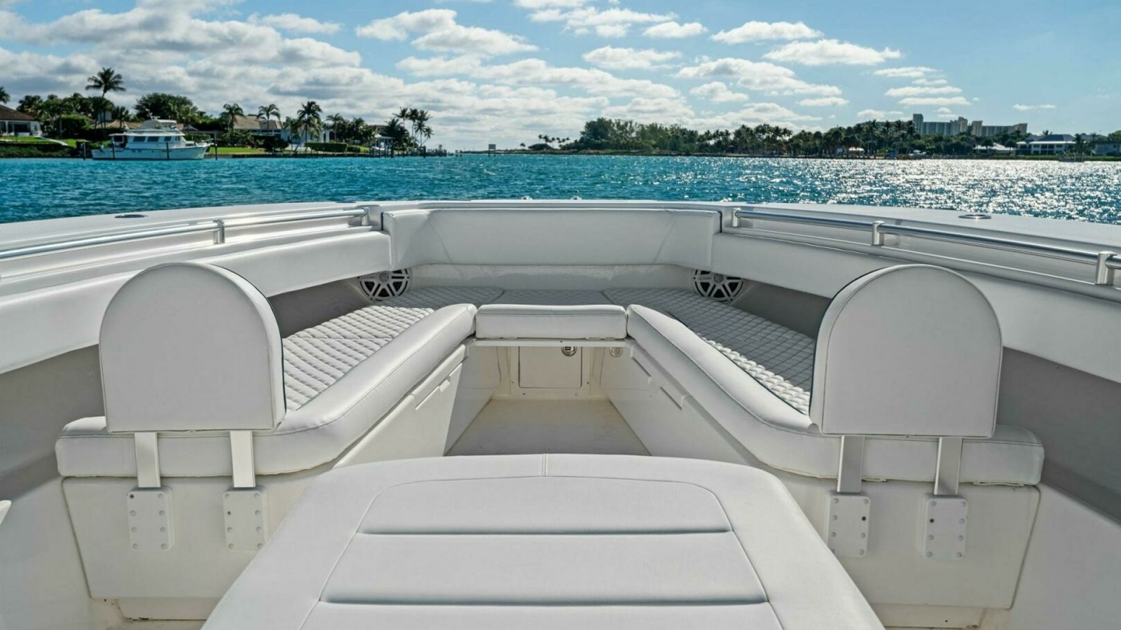 Spacious Bow Seating Area