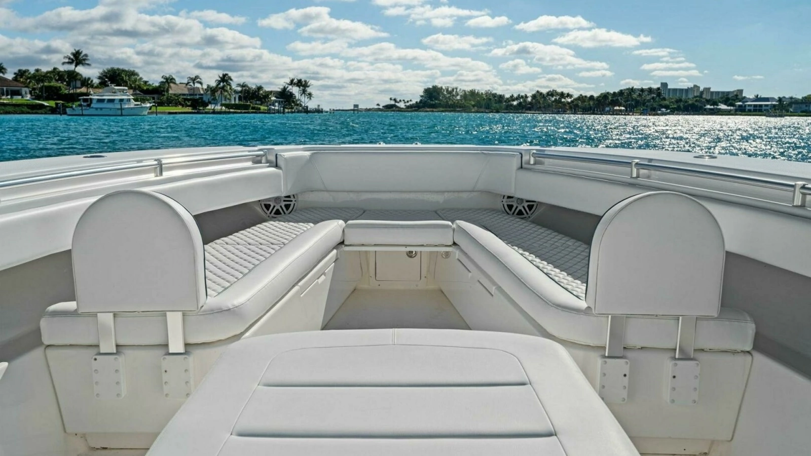 Spacious Bow Seating Area