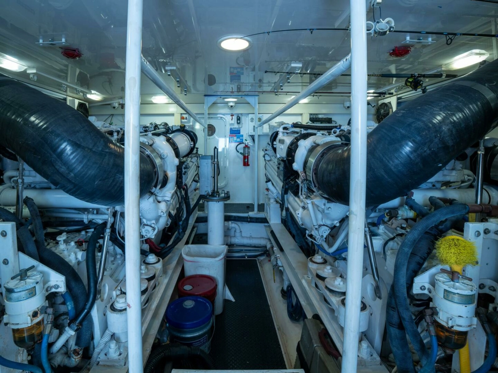 Viking 74 STREAM RUNNER- Engine Room