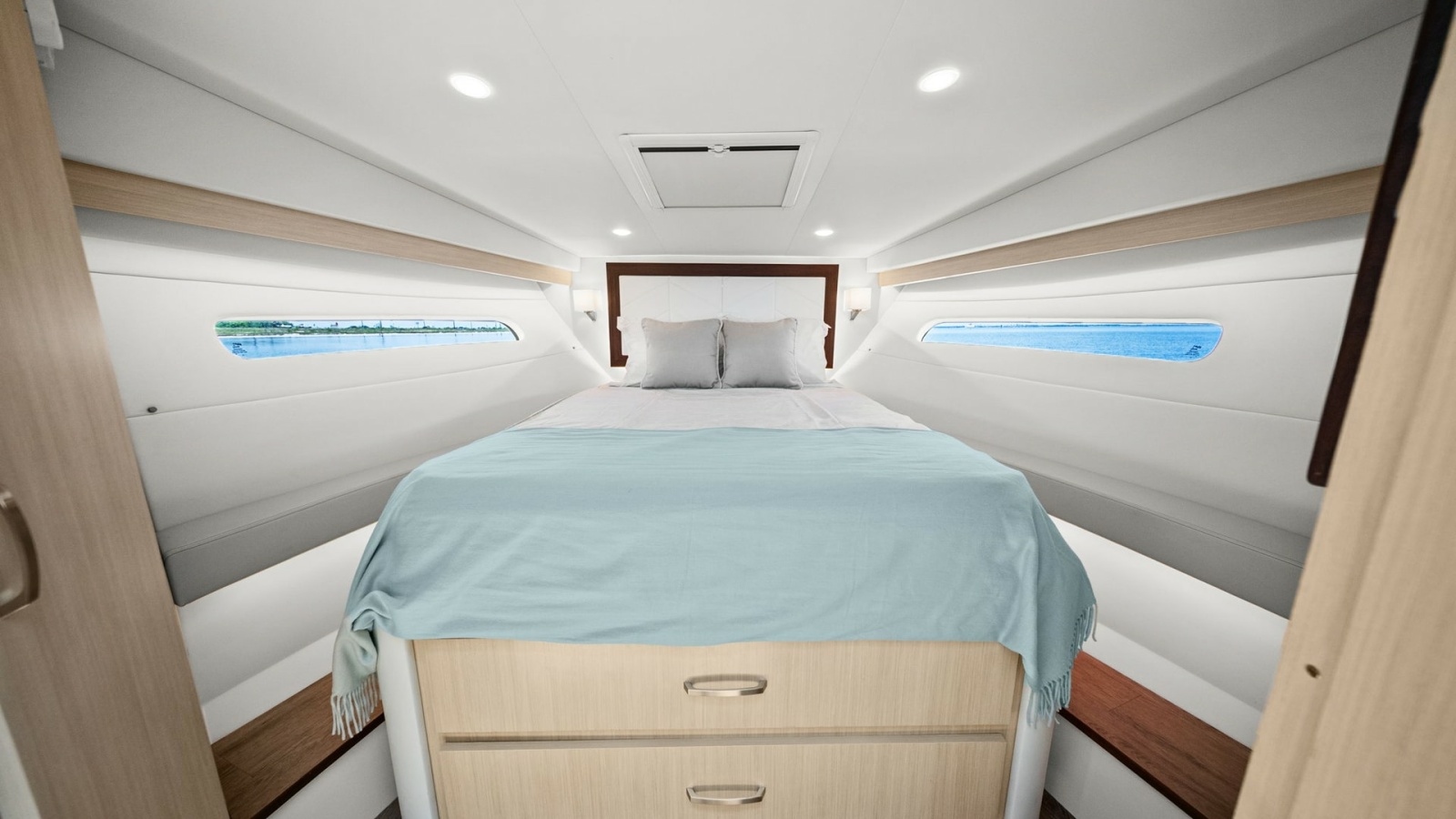 Forward Cabin with Queen Berth