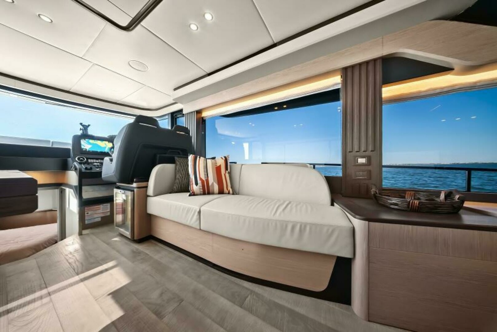 53' 2025 Absolute Navetta 53