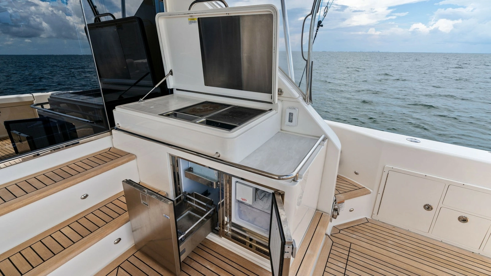 Aft Deck Galley with Grill