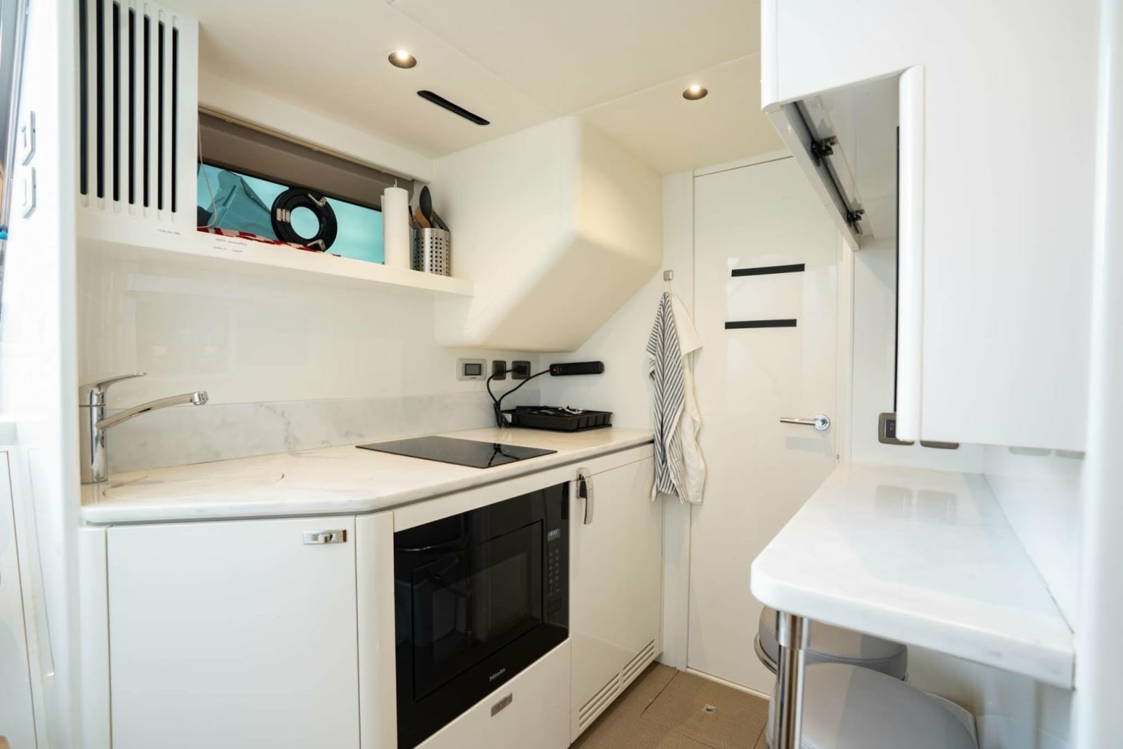 Princess 80 LANIKAI - Crew Quarters