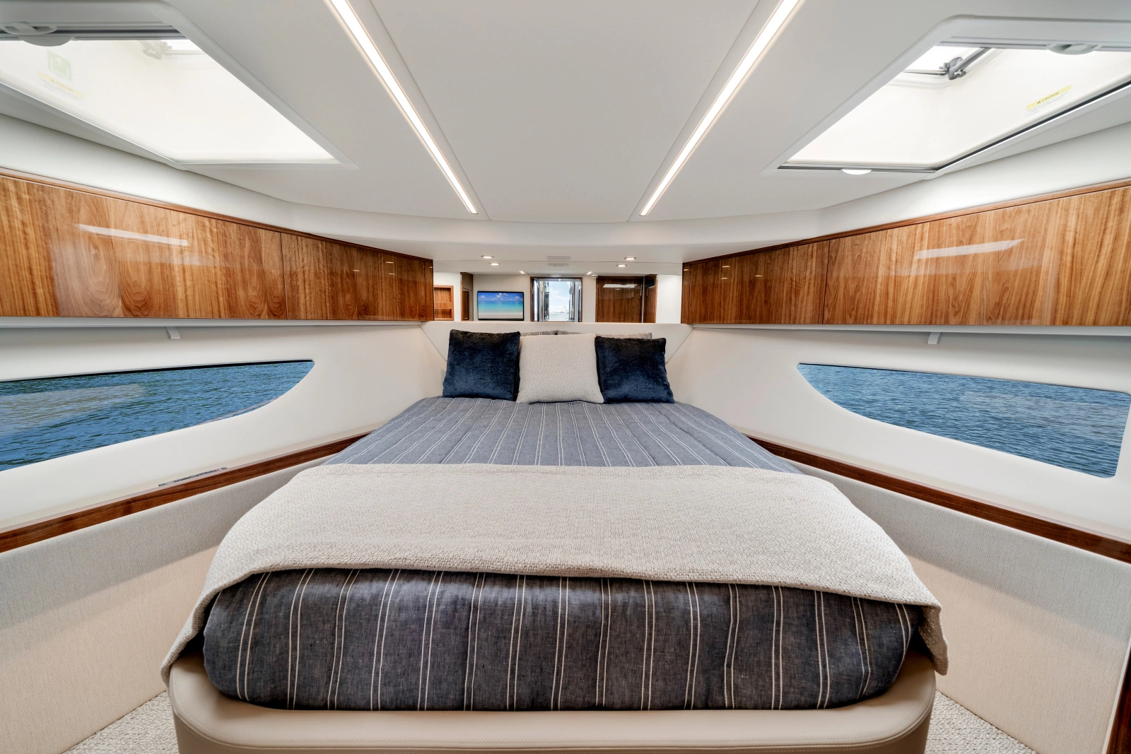50 SPORTS MOTOR YACHT 50ft Riviera Yacht For Sale