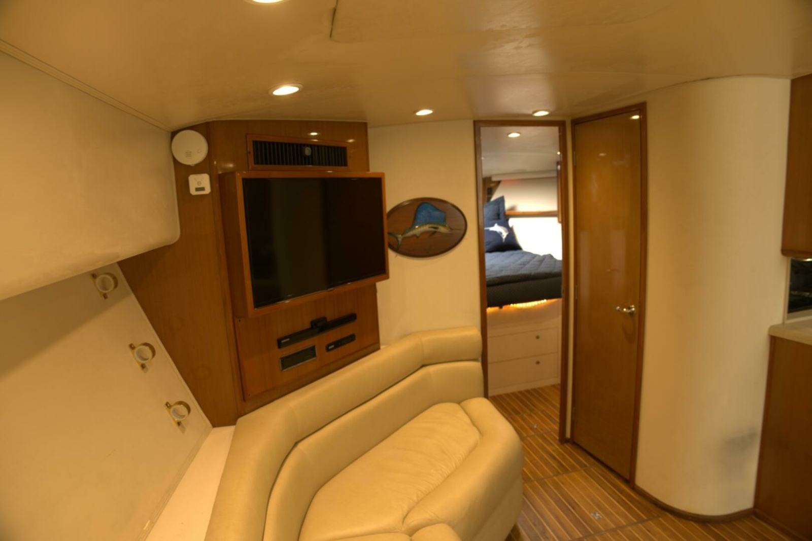 43' 2002 Viking 43 Open