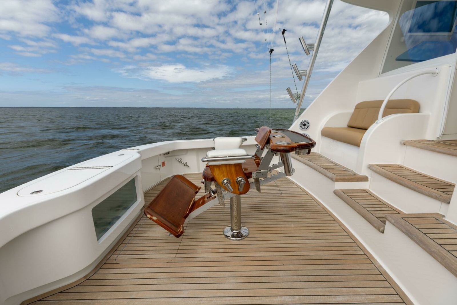 52' 2015 Viking 52 Sport Tower