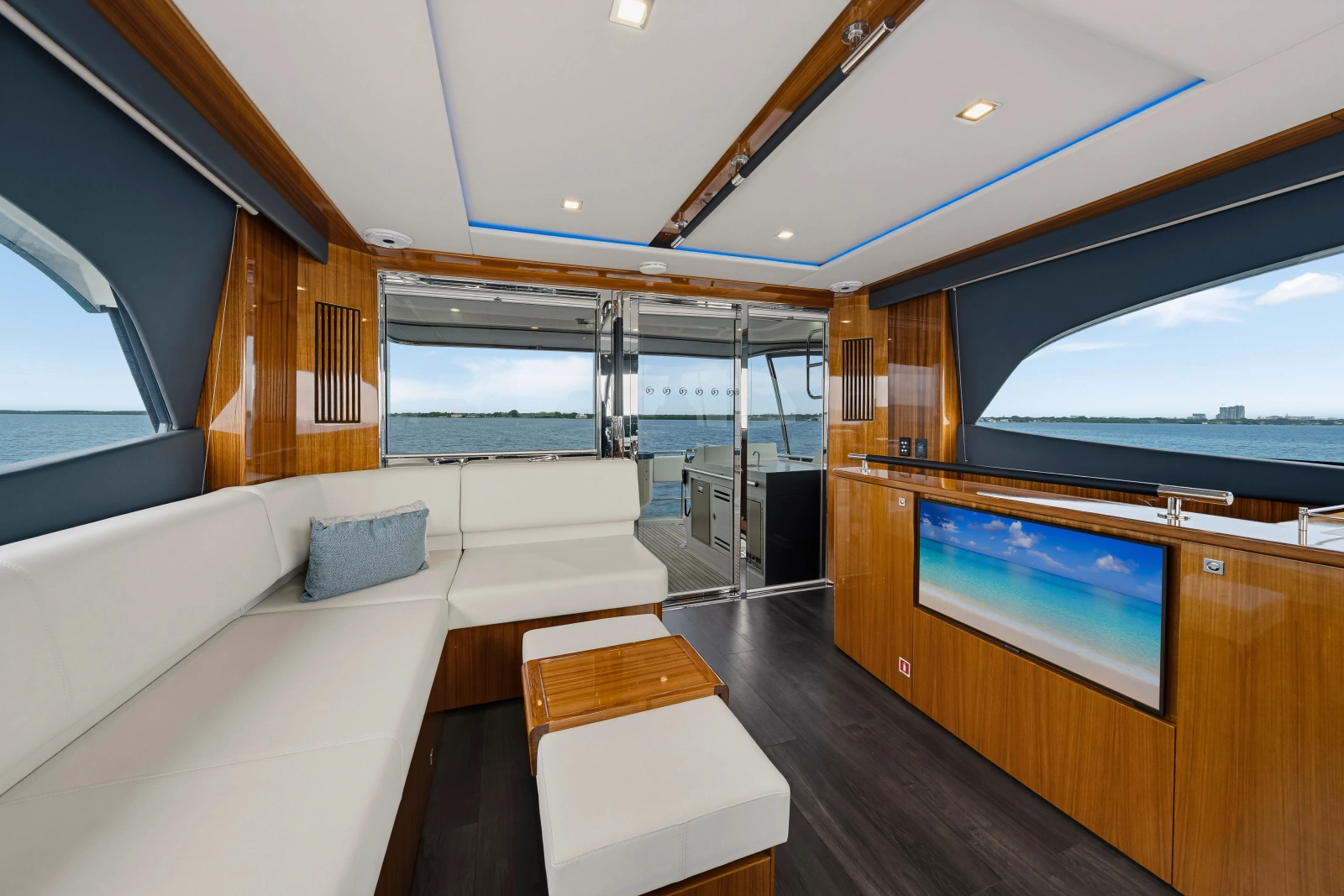 2025 Riviera 72 Sports Motor Yacht