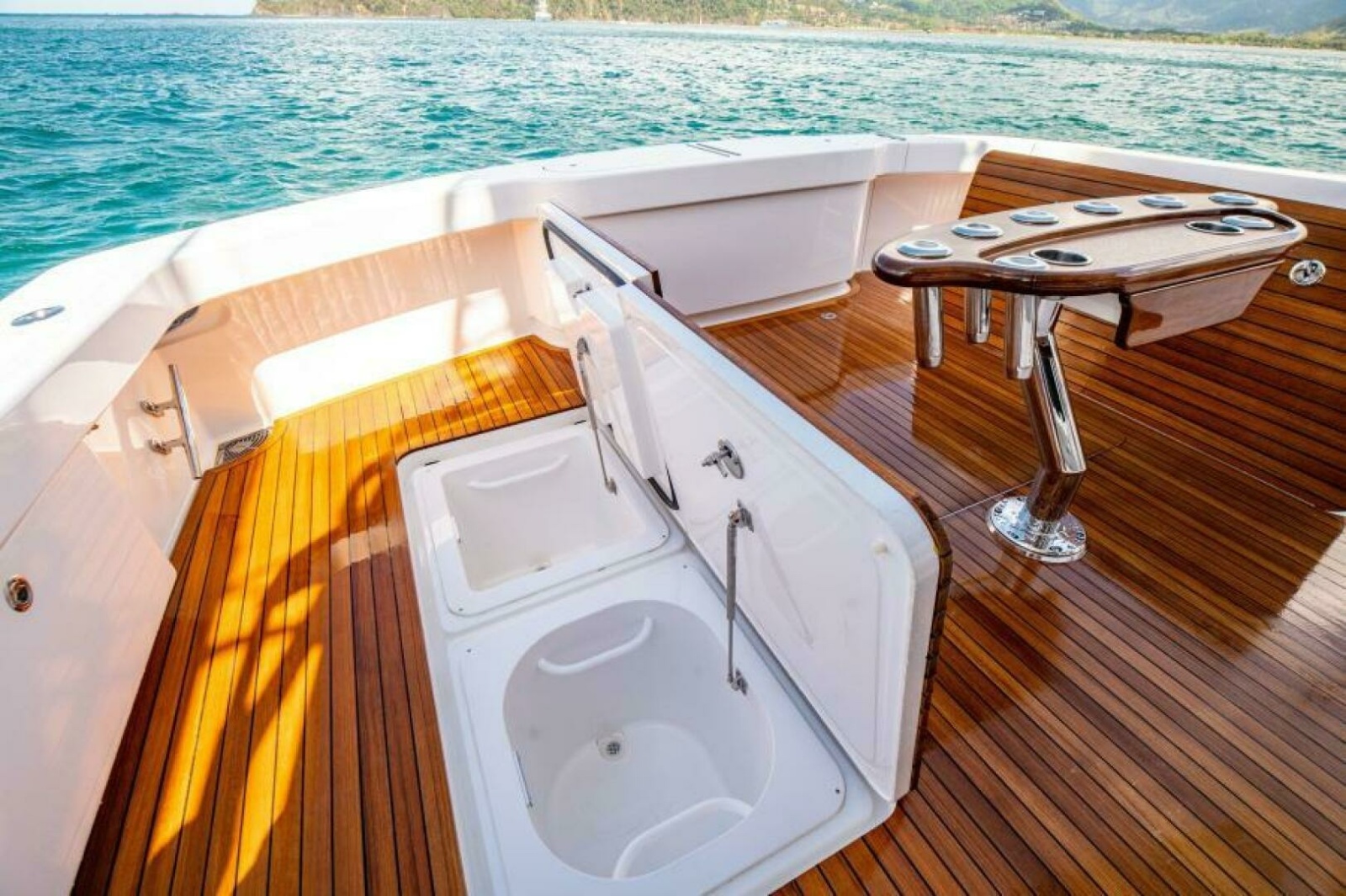 Teak Cockpit with Fishing Amenities